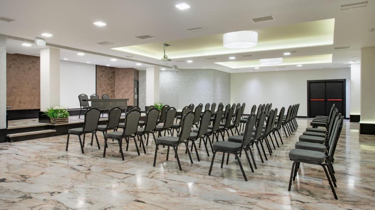 Hotel Parque Real Сиудад Реал Екстериор снимка
