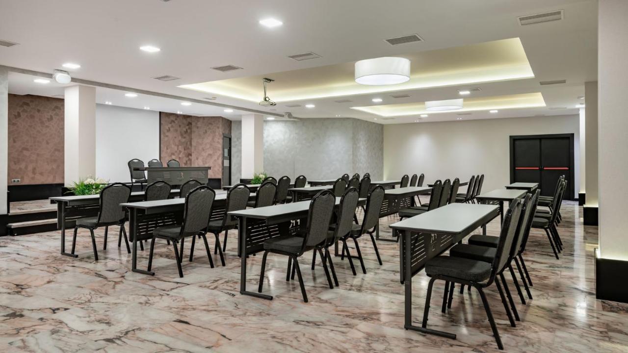 Hotel Parque Real Сиудад Реал Екстериор снимка