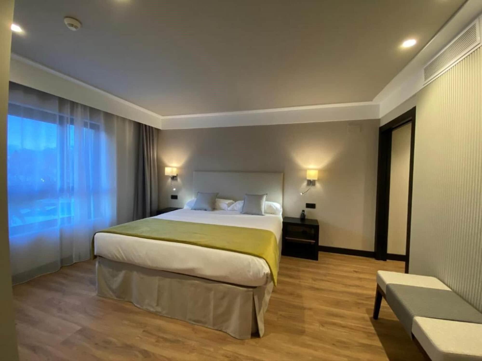 Hotel Parque Real Сиудад Реал Екстериор снимка